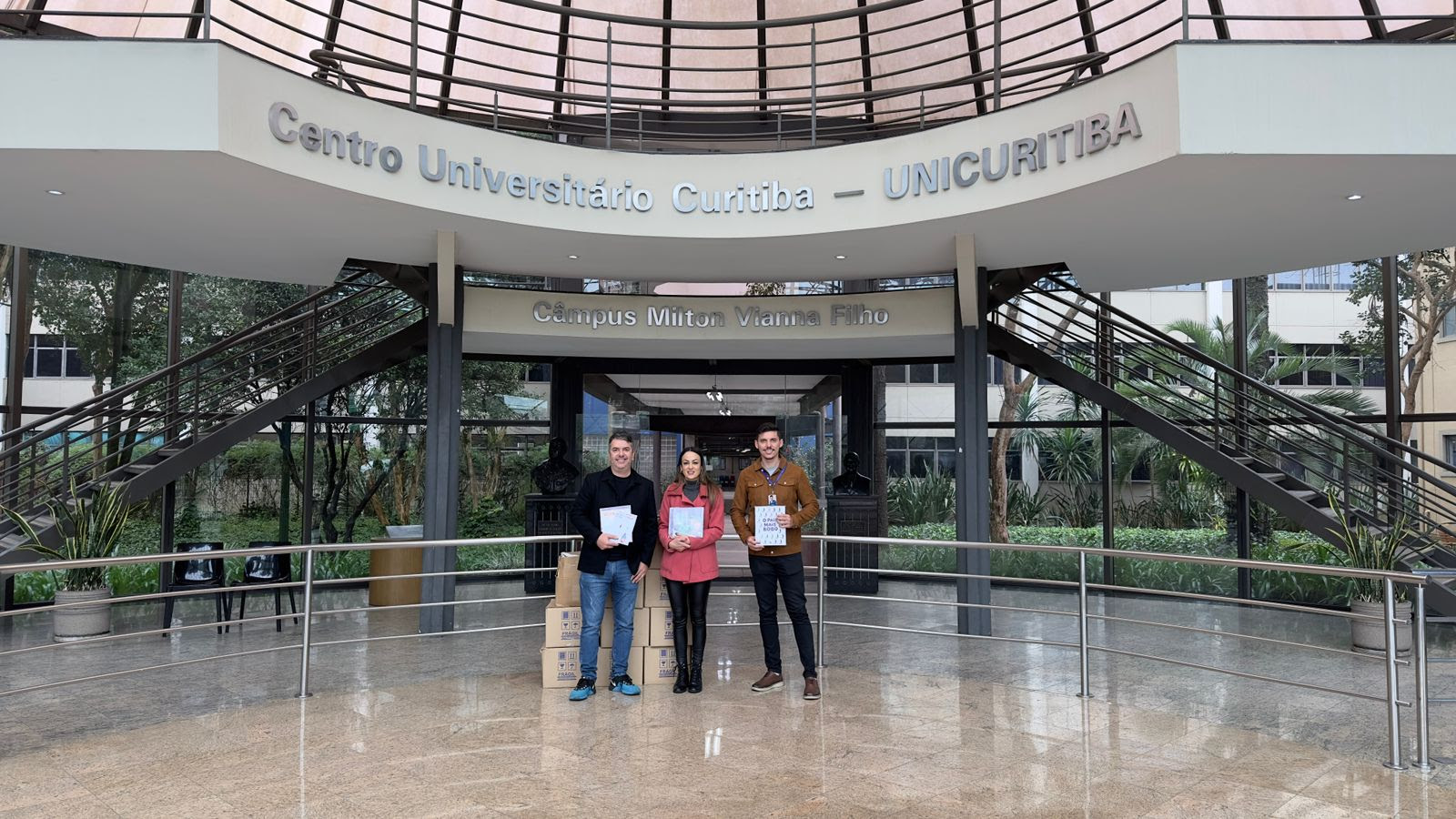 UniCuritiba envia 2 mil livros infantis para o Rio Grande do Sul